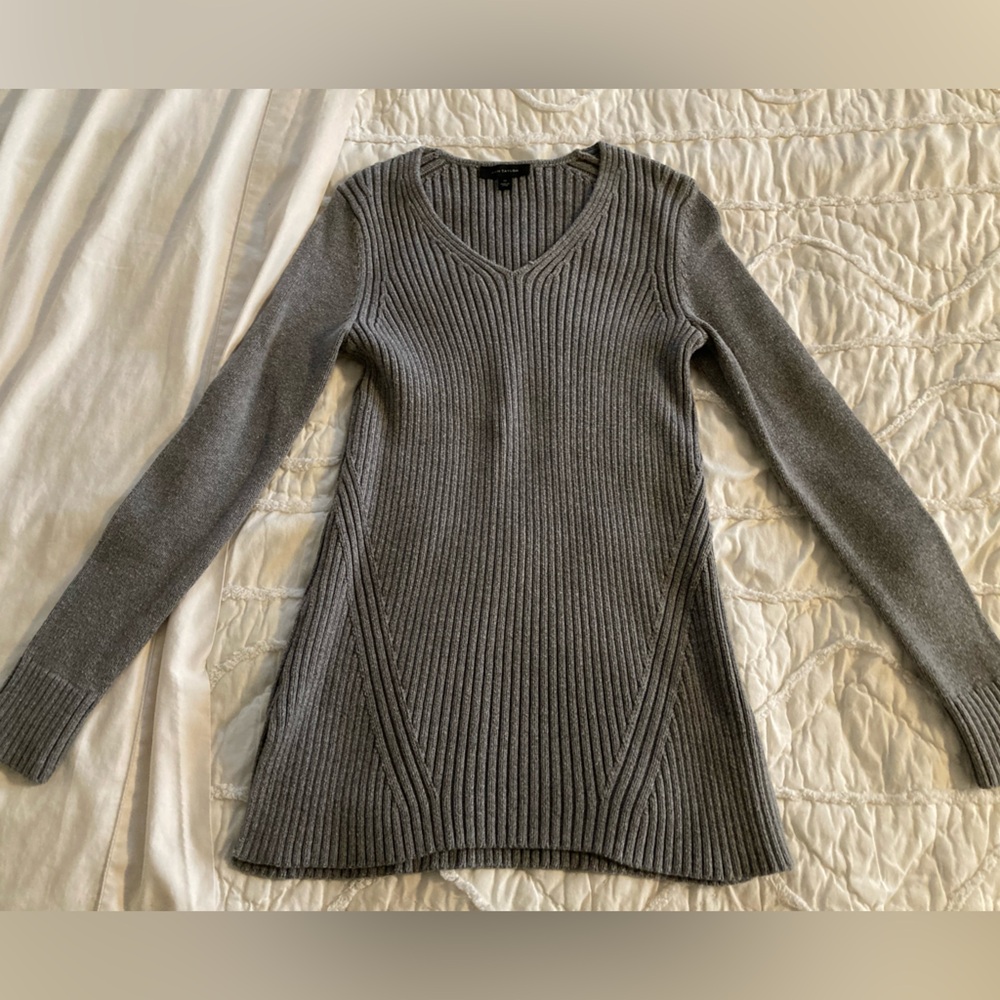 Ann Taylor gray long sweater, size XS
